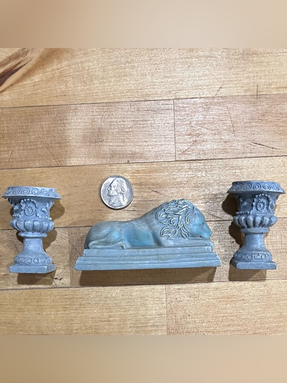 1:12 scale Lion & 2 Urns. VTG in boxes. The Dolls House Emporium. RARE pieces.